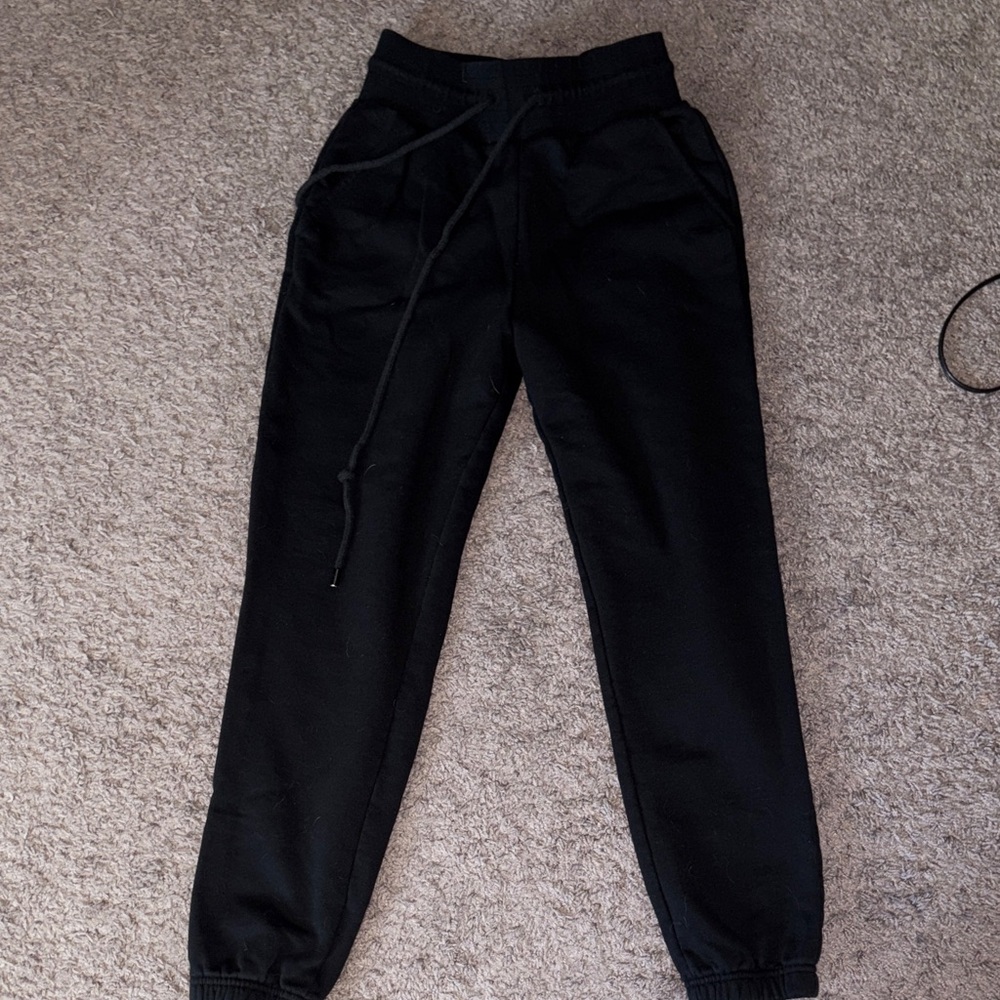 ALO Yoga Black sweat pants - Picture 2 of 6
